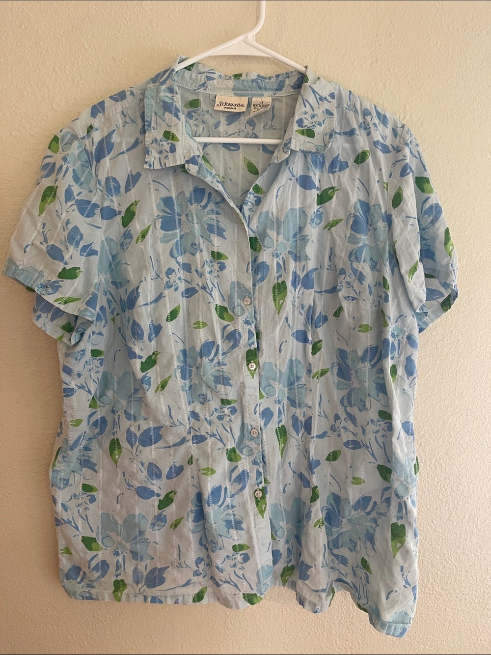 (🦋 5 for $15) Floral blue blouse